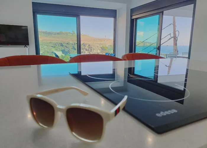 Sun And Seaview *